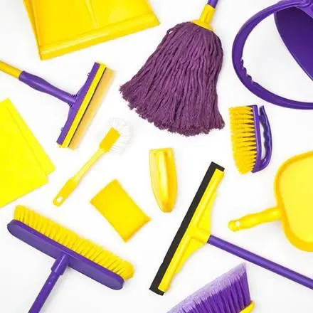 Como limpar vassoura, pano de chão, rodo e outros itens de limpeza.webp